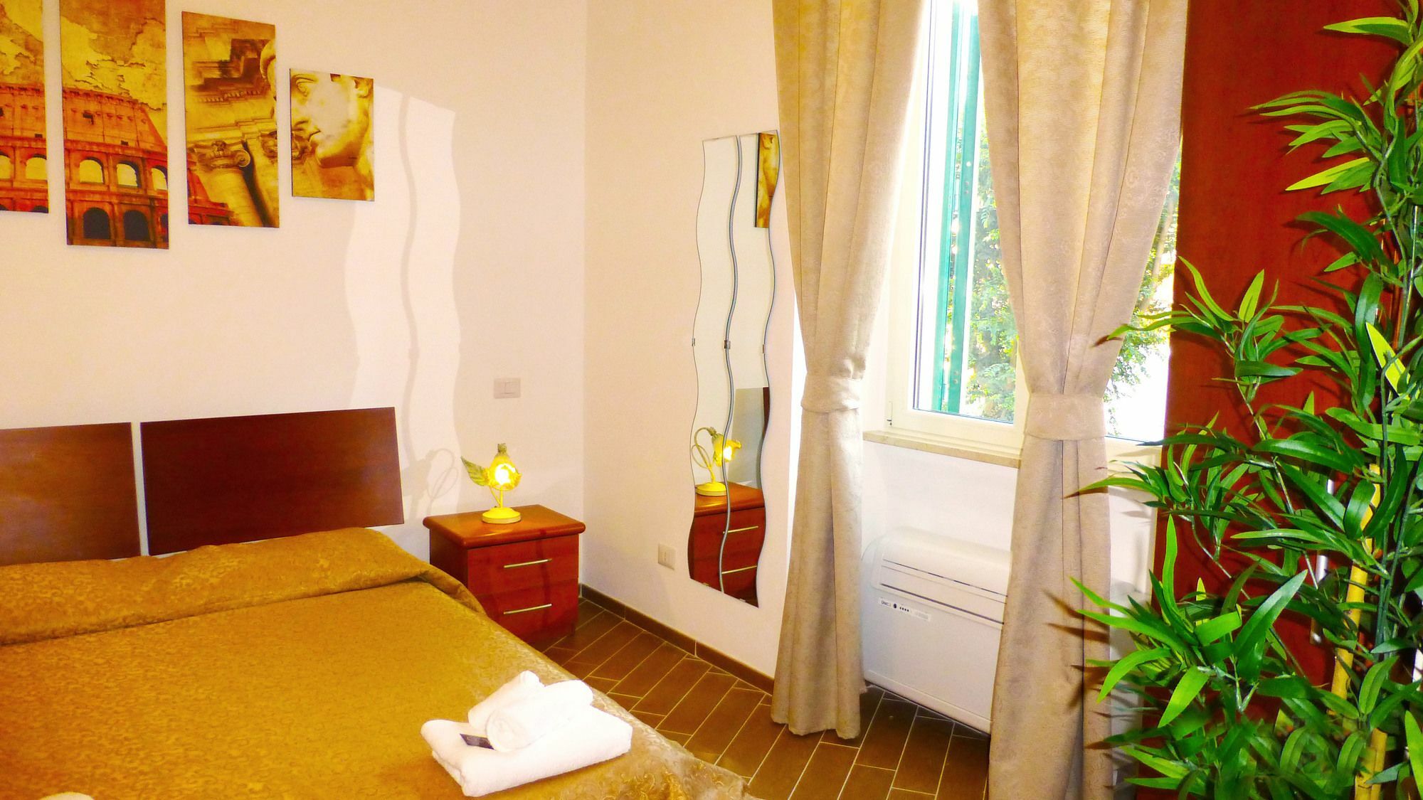 Miclad Colosseum Guest House Rome Exterior photo